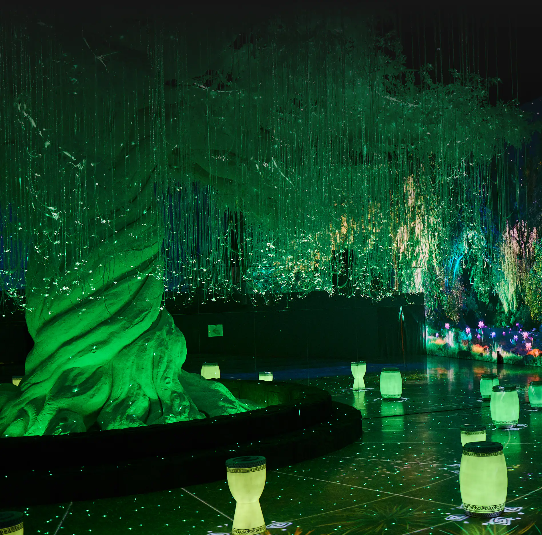 플래시백 계림은 ㈜플래시백그라운드가 2025년, 새롭게 선보이는 몰입형 미디어아트 전시관입니다.